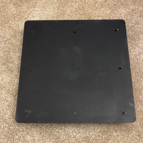 Ps4 and controller - Picture 3 of 6